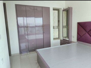 Room in 2 BHK Apartment at Kalpataru Paramount, Kapur Bawdi – for Rent