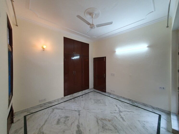 Room, sarvodaya enclave 4 Bedroom 500 Sq.Yd. Builder Floor In Sarvodaya Enclave Delhi 8669298