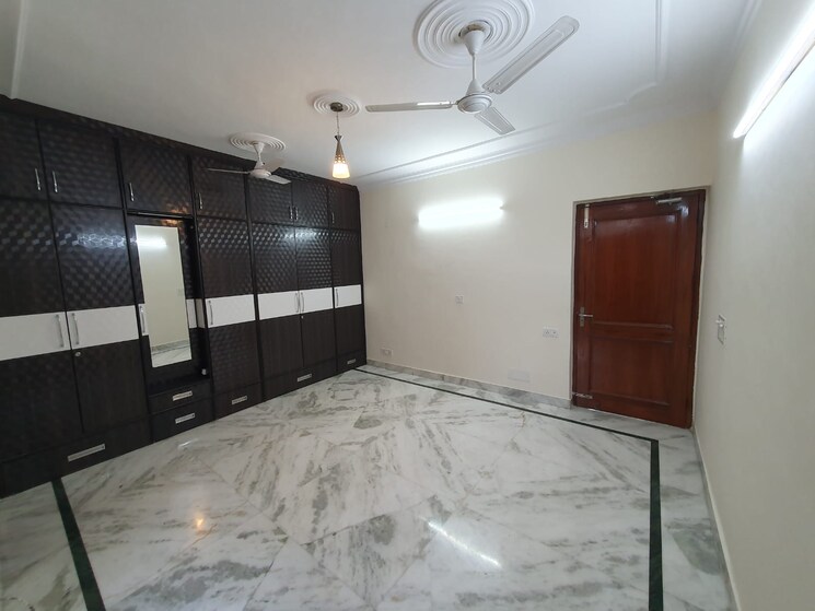 Bedroom, sarvodaya enclave 4 Bedroom 500 Sq.Yd. Builder Floor In Sarvodaya Enclave Delhi 8669298