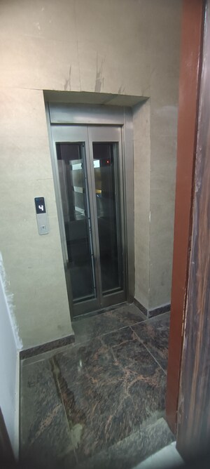 Building Lobby in 2.5 BHK Builder Floor at Ashok Nagar – for Sale