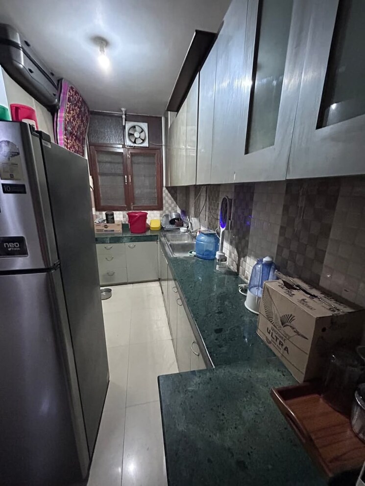 Kitchen, pamposh enclave 2 Bedroom 200 Sq.Yd. Builder Floor In Pamposh Enclave Delhi 8669315