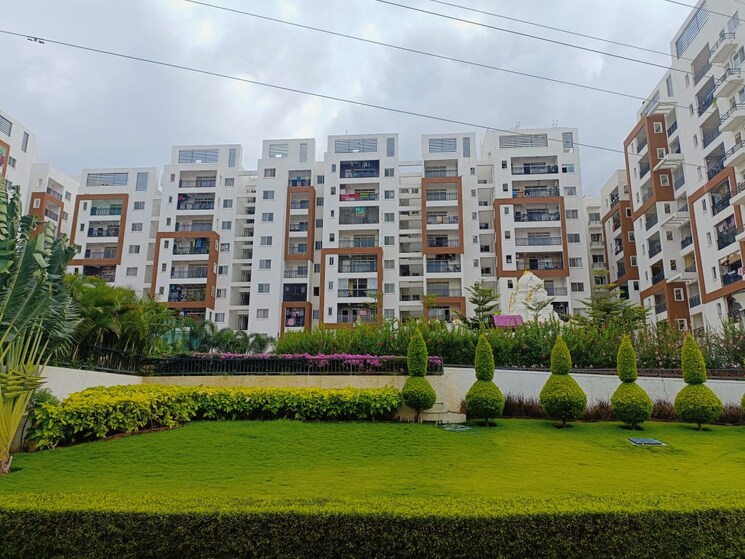 Garden, smr-vinay-estella 2 Bedroom 1325 Sq.Ft. Apartment In Ms Palya Bangalore 8669329