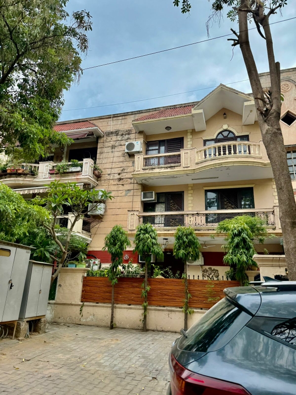 3 BHK + Pooja Room Builder Floor For Sale in Sushant Lok III