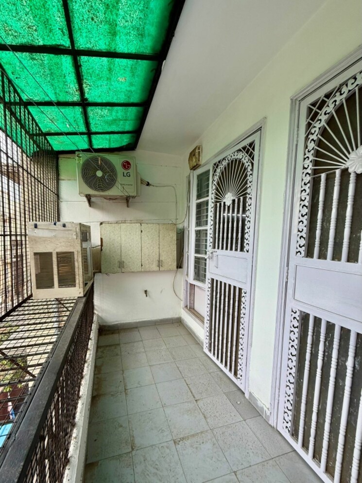 Balcony, sushant lok iii 3 Bedroom 2000 Sq.Ft. Builder Floor In Sushant Lok Iii Gurgaon 8669332