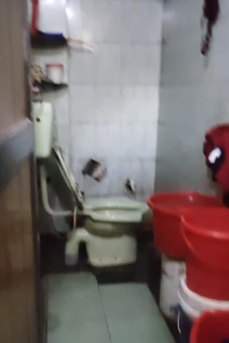 Bathroom, brij vihar 3 Bedroom 700 Sq.Ft. Builder Floor In Brij Vihar Ghaziabad 8669338