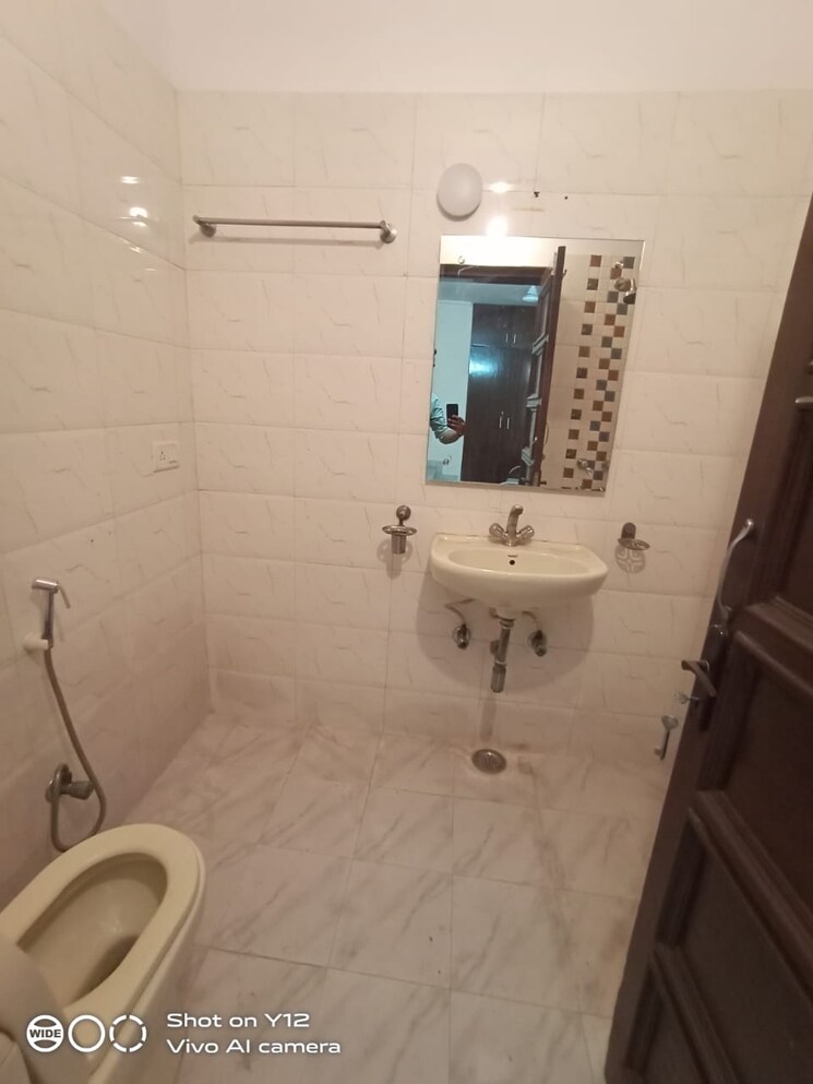 Bathroom, greater kailash i 3 Bedroom 208 Sq.Yd. Builder Floor In Greater Kailash I Delhi 8669361