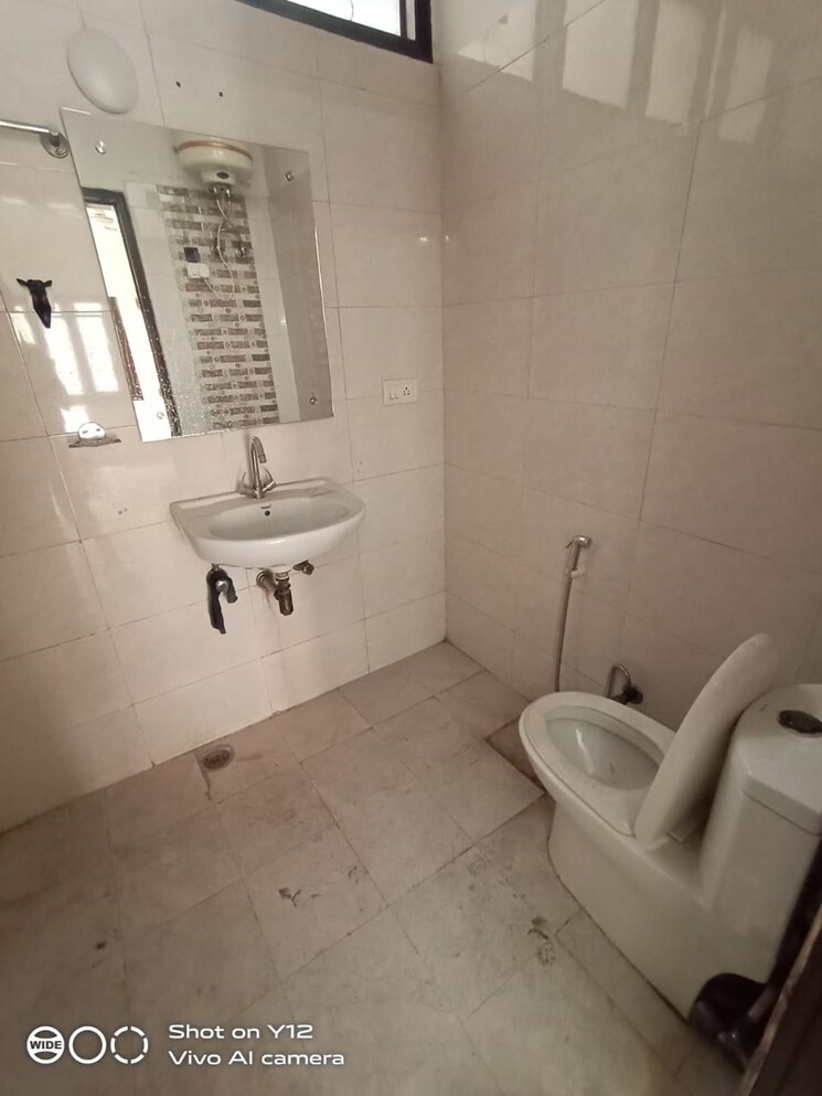 Bathroom, greater kailash i 3 Bedroom 208 Sq.Yd. Builder Floor In Greater Kailash I Delhi 8669361