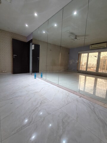 Room in 3 BHK Apartment at Duplex Heights, Andheri West – for Rent