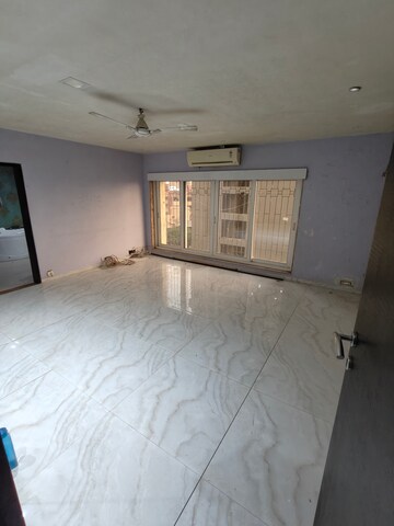 Room in 3 BHK Apartment at Duplex Heights, Andheri West – for Rent