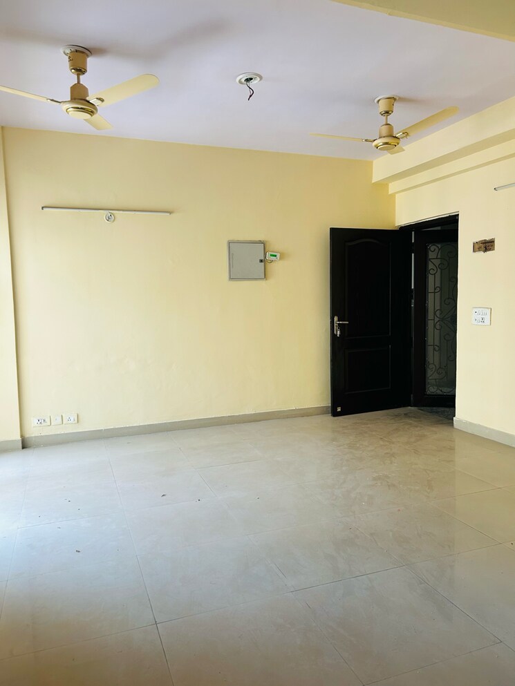 Room, gardenia-golf-city 3.5 Bedroom 1550 Sq.Ft. Apartment In Noida Central Noida 8669443