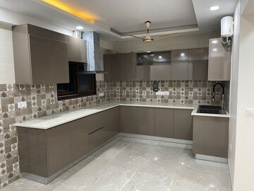 Kitchen in 3 BHK Builder Floor at Sector 43 – for Rent