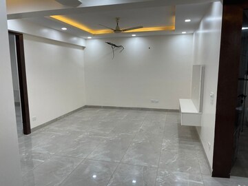 Room in 3 BHK Builder Floor at Sector 43 – for Rent