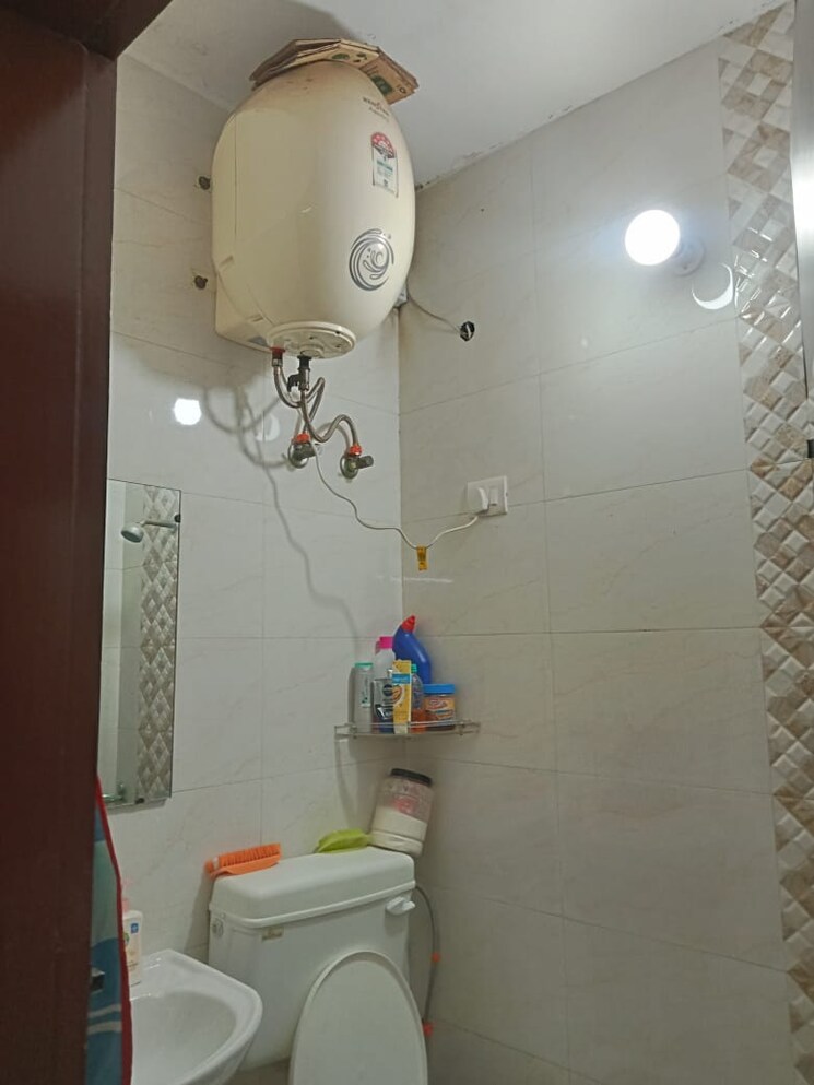 Bathroom, kalkaji 1 RK 500 Sq.Ft. Builder Floor In Kalkaji Delhi 8669455
