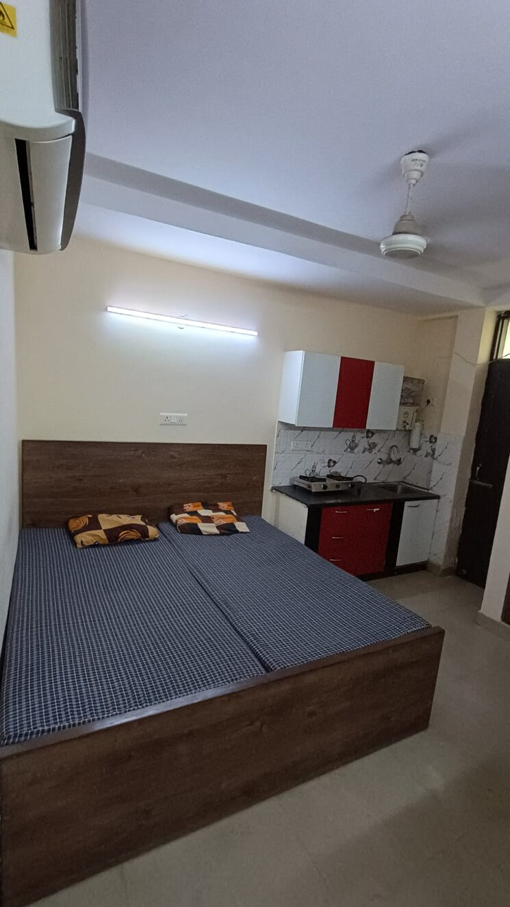 Bedroom, east of kailash 1 RK 500 Sq.Ft. Builder Floor In East Of Kailash Delhi 8669458