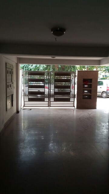 Parking in 3 BHK Builder Floor at East Of Kailash – for Rent