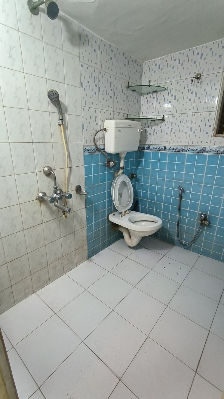 Bathroom, shivaji park 3 Bedroom 1300 Sq.Ft. Apartment In Shivaji Park Mumbai 8669499