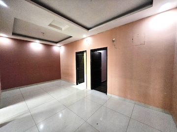Room in 3 BHK Apartment at Sector 20 – for Sale