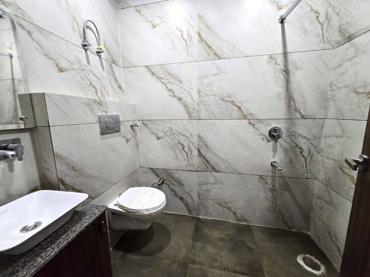 Bathroom, sushma-capital 3 Bedroom 1400 Sq.Ft. Apartment In Kishanpura Zirakpur 8669535