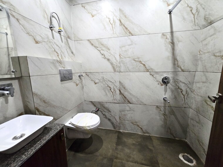 Bathroom, sushma-capital 3 Bedroom 1400 Sq.Ft. Apartment In Kishanpura Zirakpur 8669535
