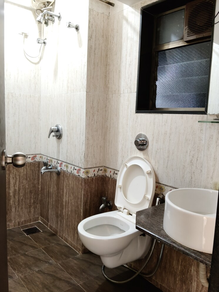 Bathroom, sagar-avenue-ii 3 Bedroom 1100 Sq.Ft. Apartment In Santacruz East Mumbai 8669544