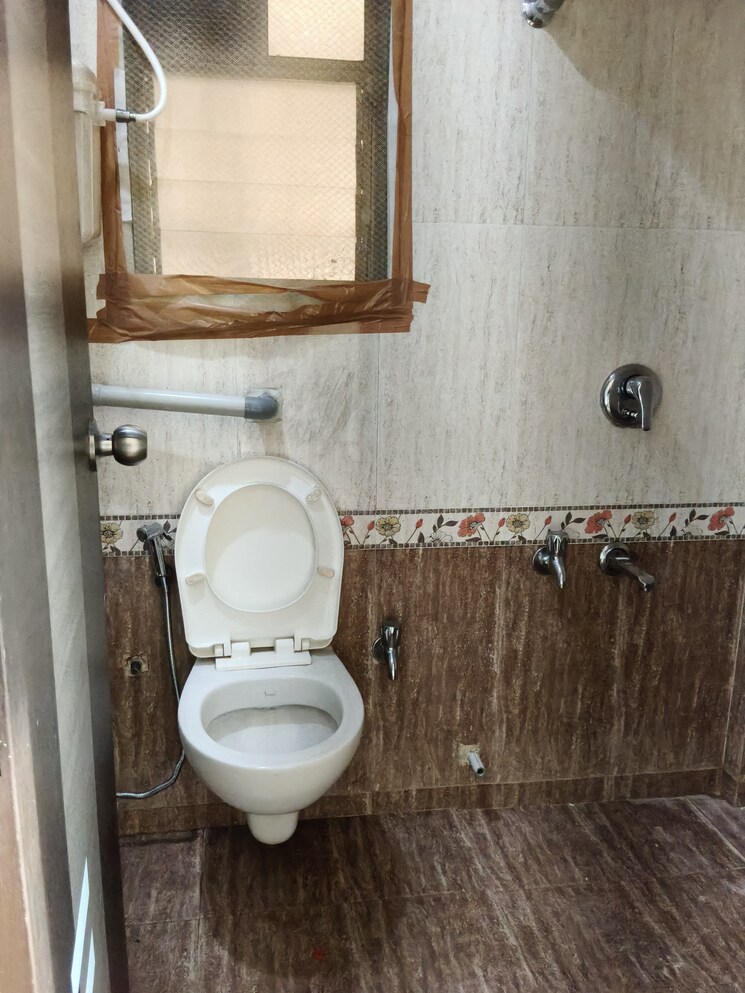 Bathroom, sagar-avenue-ii 3 Bedroom 1100 Sq.Ft. Apartment In Santacruz East Mumbai 8669544