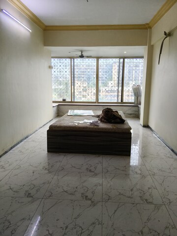 Room in 2 BHK Apartment at Sagar Avenue, Santacruz East – for Rent