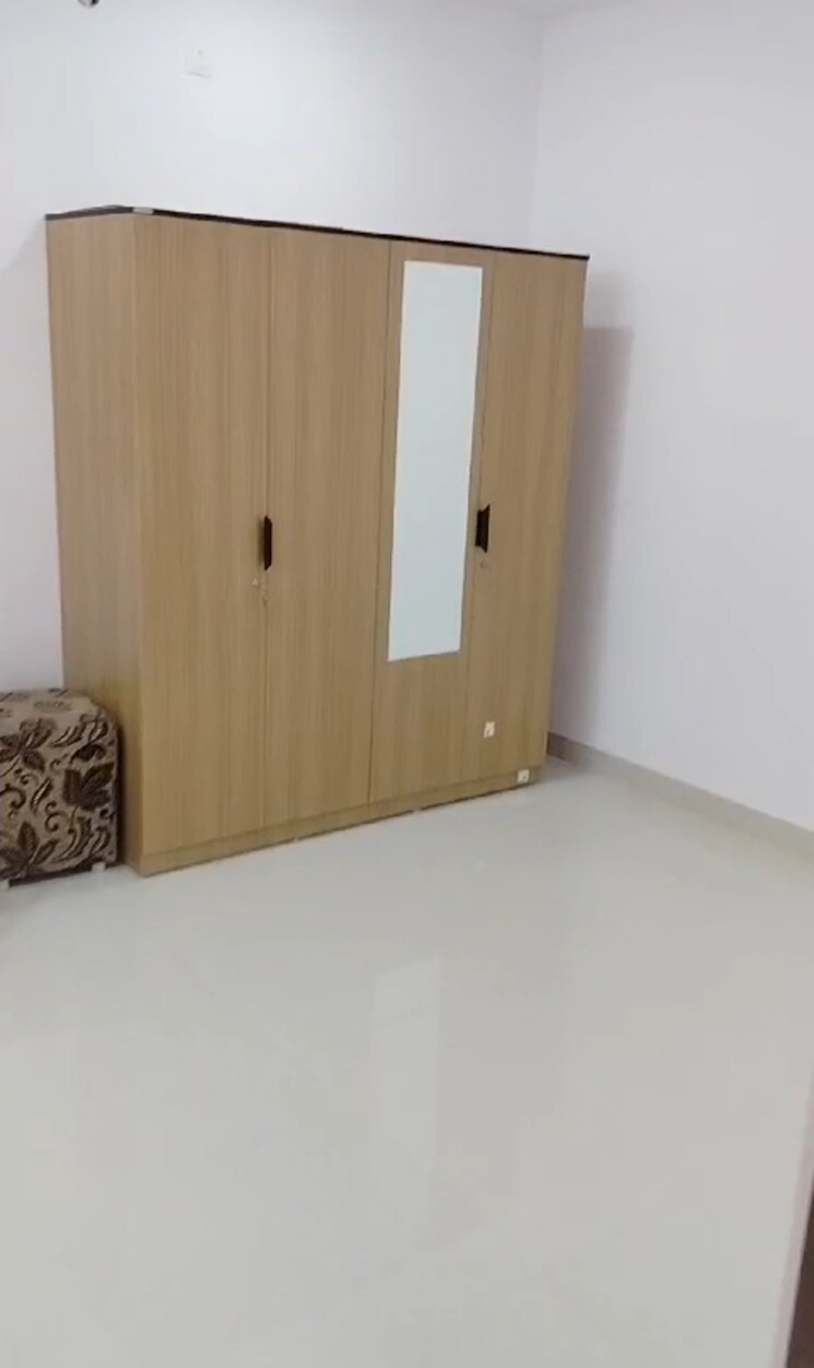 Room, hpr-lakefront 3 Bedroom 1500 Sq.Ft. Apartment In Hafeezpet Hyderabad 8669575