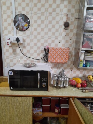 Furnished Amenities in 1 BHK Apartment at Sagar Avenue, Santacruz East – for Rent