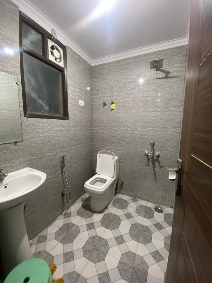 Bathroom, chattarpur 2 Bedroom 850 Sq.Ft. Builder Floor In Chattarpur Delhi 8669611