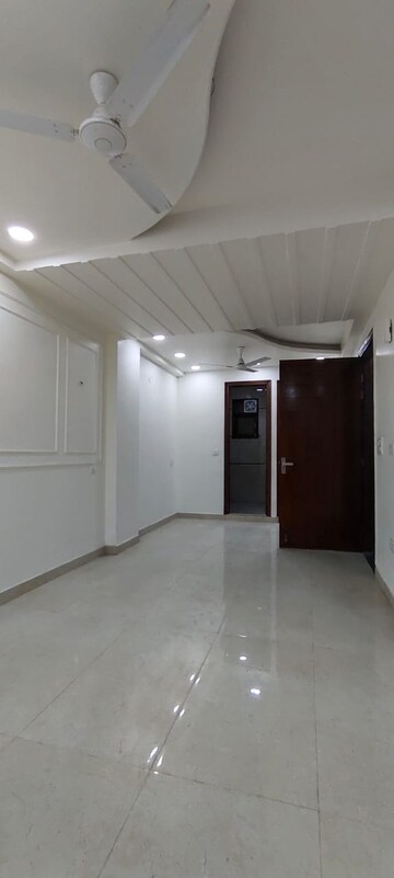 Living Room in 3 BHK Builder Floor at Chattarpur – for Rent