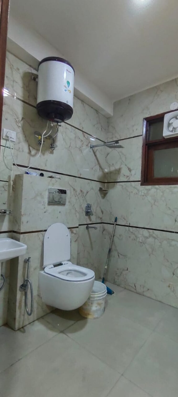 Bathroom, chattarpur 3 Bedroom 1220 Sq.Ft. Builder Floor In Chattarpur Delhi 8669617