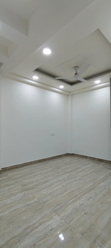 Room in 3 BHK Builder Floor at Chattarpur – for Rent