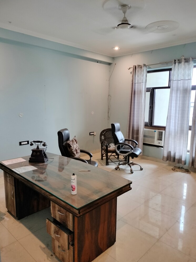 Team Area, gomti nagar Commercial Office Space 2200 Sq.Ft. In Gomti Nagar Lucknow 8669639