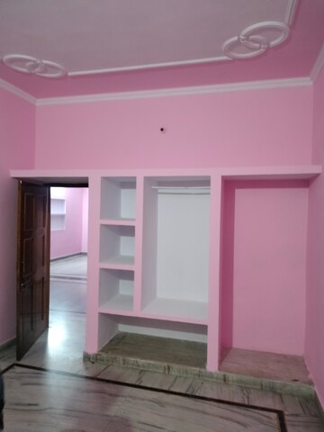 Room in 2 BHK Builder Floor at Gomti Nagar – for Rent