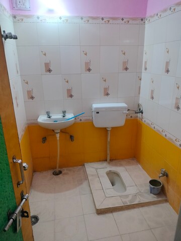 Bathroom in 2 BHK Builder Floor at Gomti Nagar – for Rent