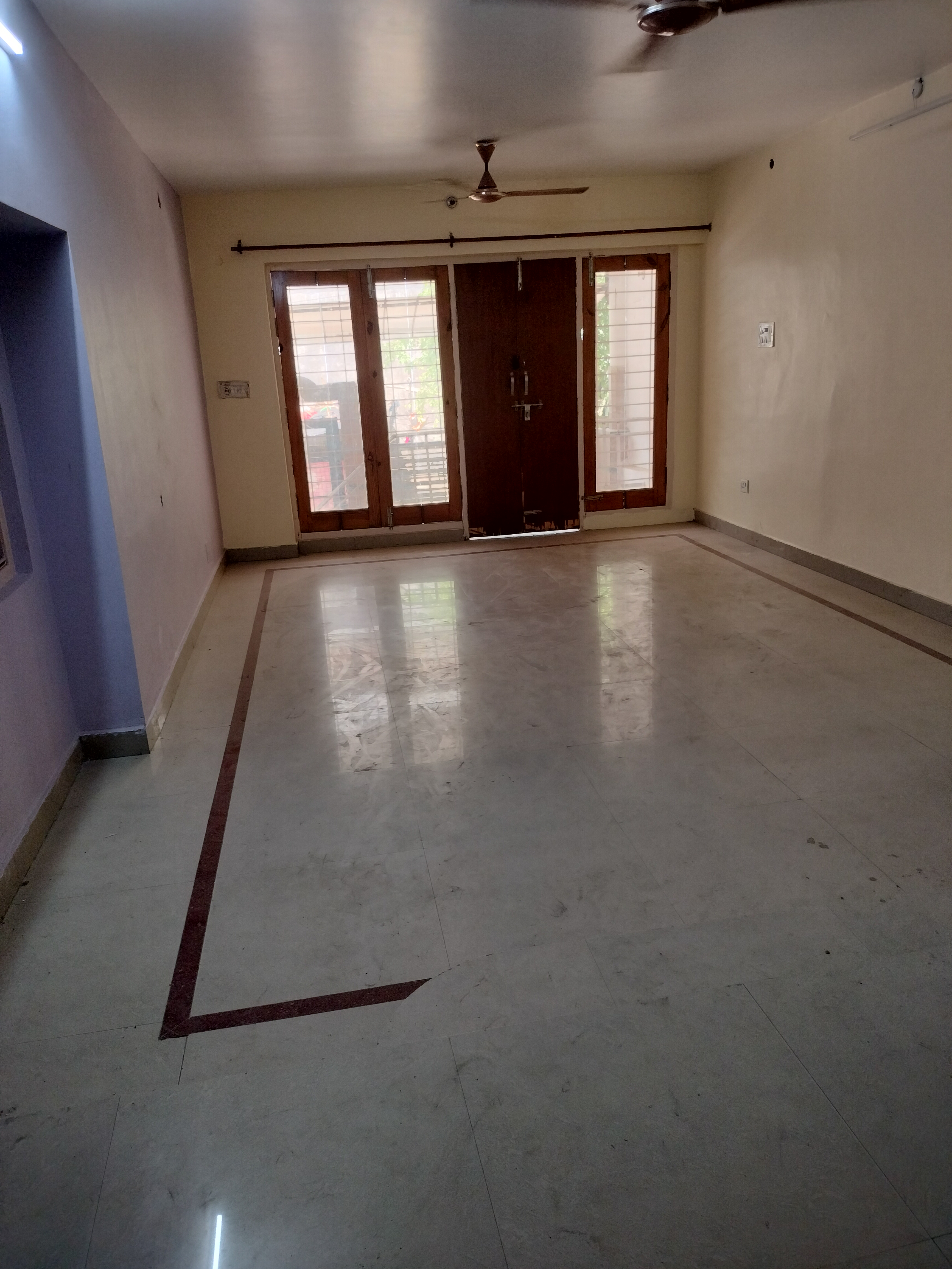 Office Space For Rent in Builder Floor 