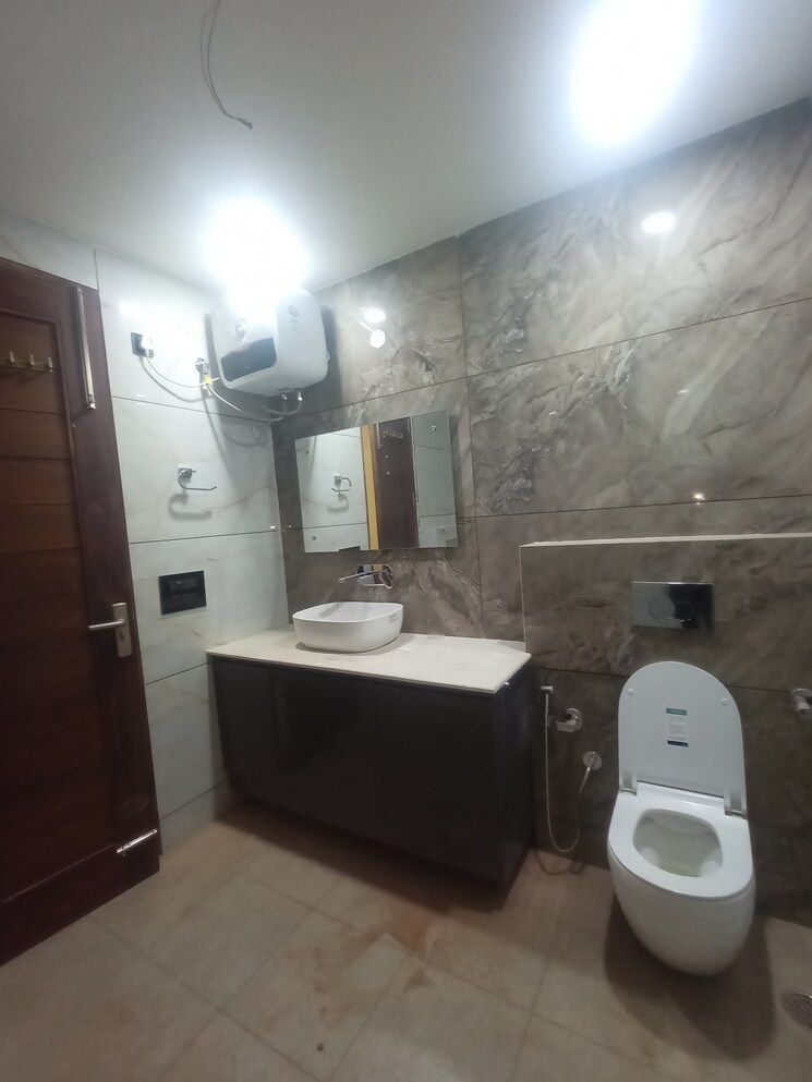 Bathroom, sector 17 3 Bedroom 1900 Sq.Ft. Independent House In Sector 17 Panchkula 8669659