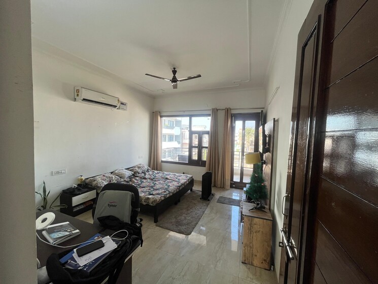  Parking, sector 17 3 Bedroom 2300 Sq.Ft. Independent House In Sector 17 Panchkula 8669663