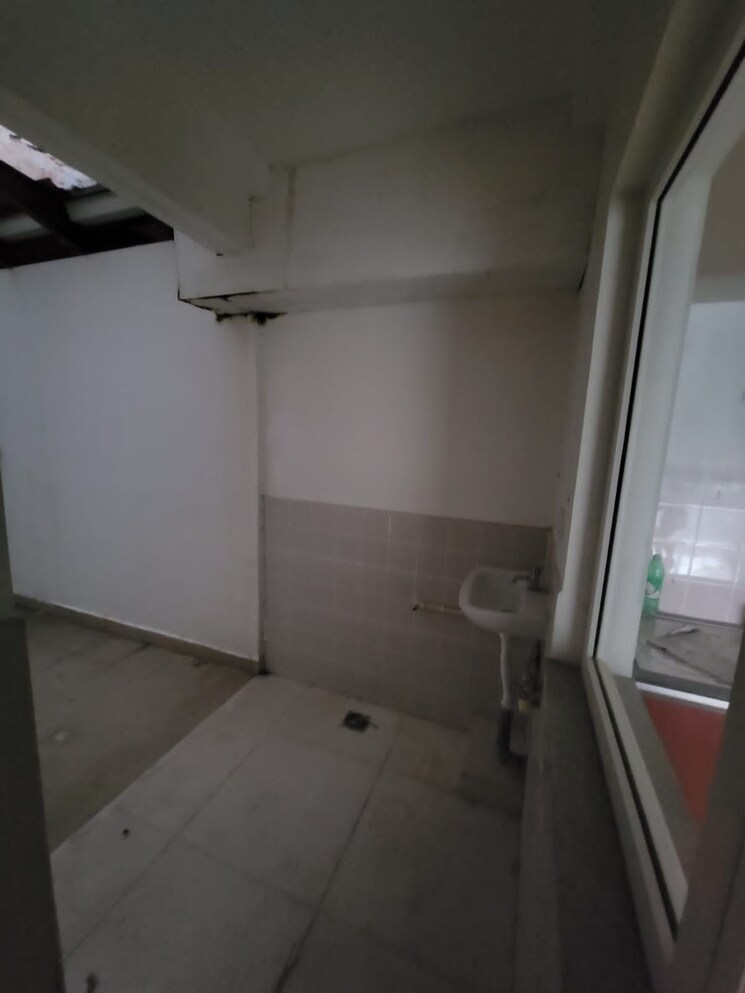 Bathroom, puravankara-palm-beach 3 Bedroom 1788 Sq.Ft. Apartment In Hennur Bangalore 8669697