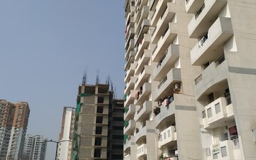 2 BHK Apartment For Rent in LR Bluemoon Homes, Raj Nagar Extension