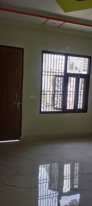 Room in 3.5 BHK Independent House at New Friends Colony, Sanjay Nagar – for Sale