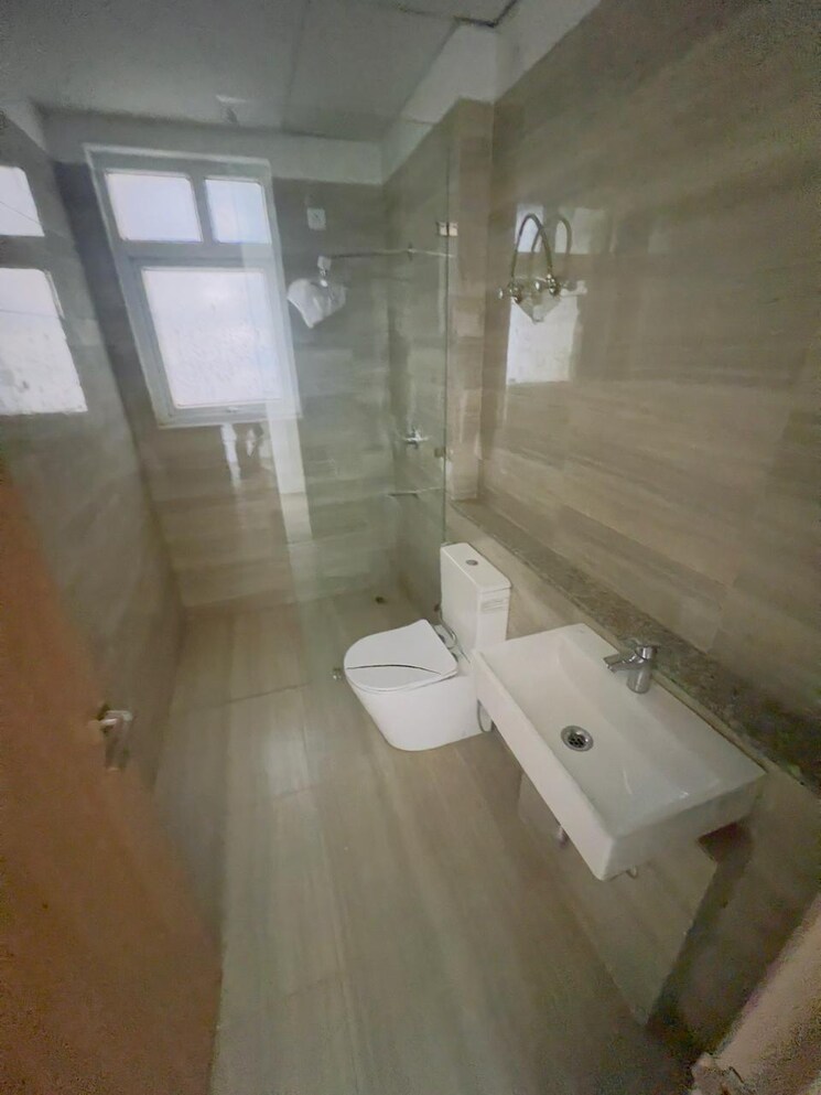 Bathroom, vatika-seven-elements 2.5 Bedroom 1605 Sq.Ft. Apartment In Sector 89a Gurgaon 8669748