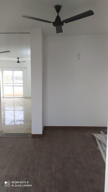Room in 3 BHK Apartment at BPTP Elite Floors, Sector 83 – for Sale