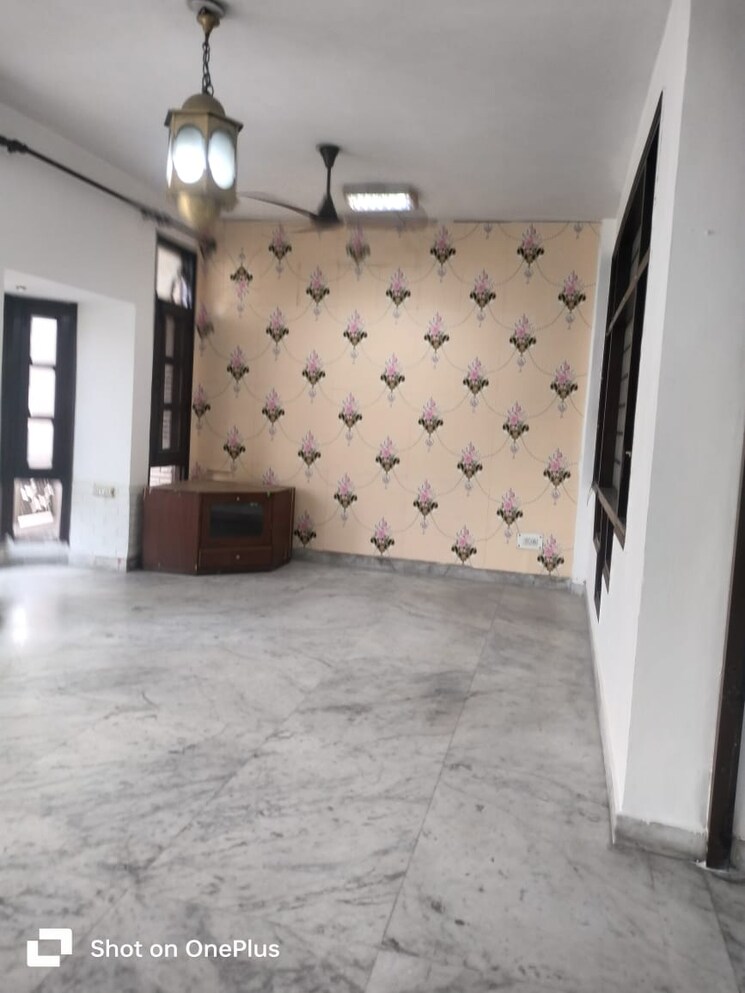 Room, lajpat nagar iii 3.5 Bedroom 3000 Sq.Ft. Builder Floor In Lajpat Nagar Iii Delhi 8669818