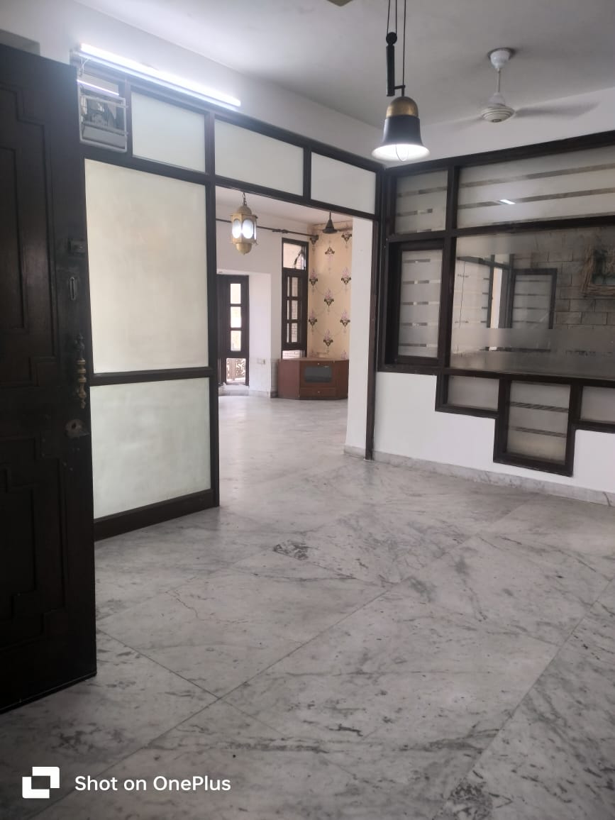 3.5 BHK + Pooja Room,Servant Room Builder Floor For Rent in Lajpat Nagar III