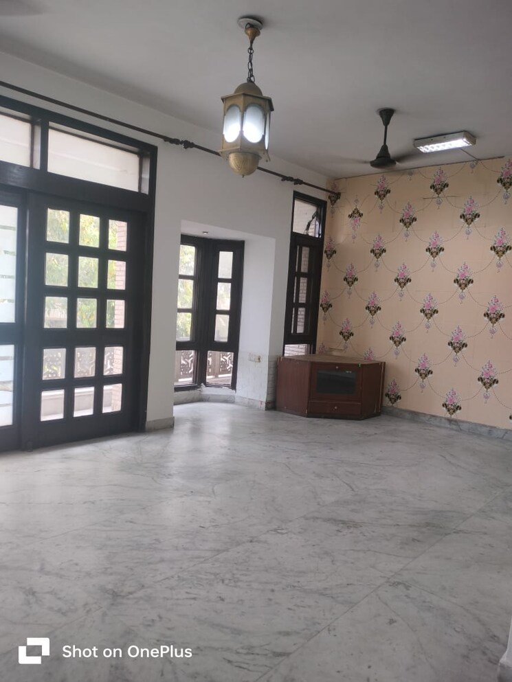 Room, lajpat nagar iii 3.5 Bedroom 3000 Sq.Ft. Builder Floor In Lajpat Nagar Iii Delhi 8669818