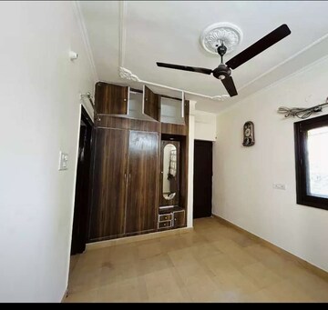 Room in 2 BHK Builder Floor at Sector 45 – for Rent