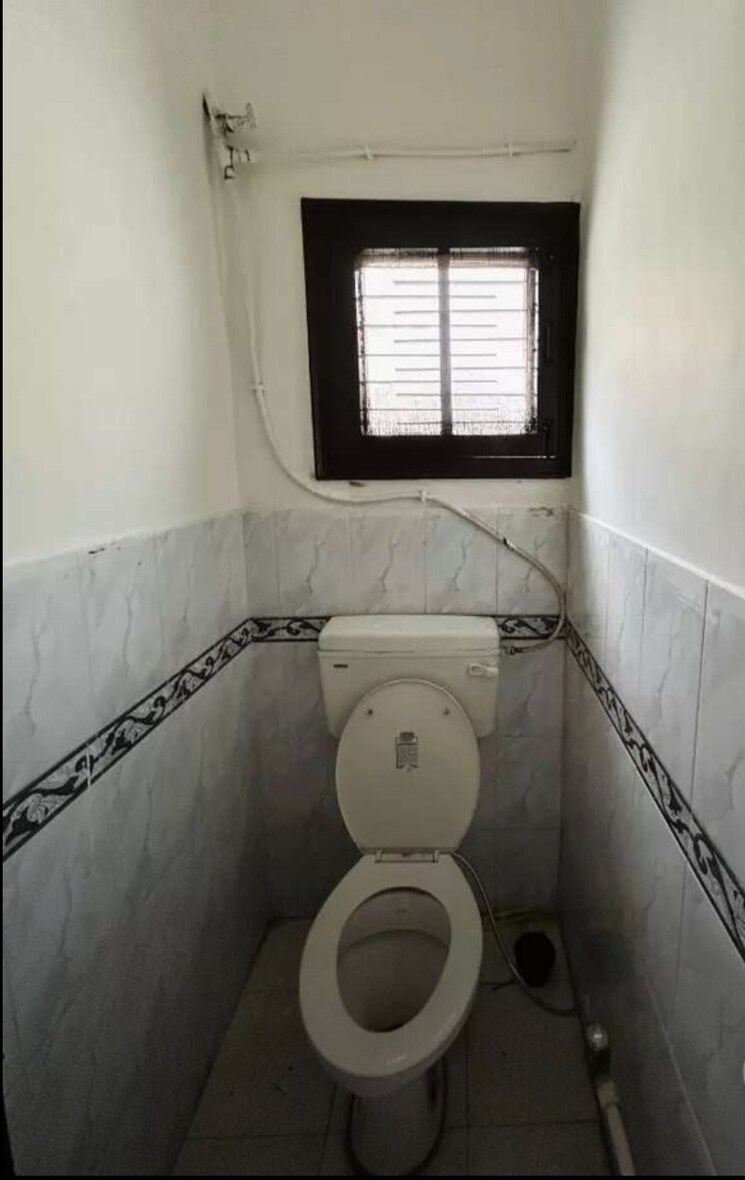 Bathroom, sector 45 2 Bedroom 1000 Sq.Ft. Builder Floor In Sector 45 Chandigarh 8669897