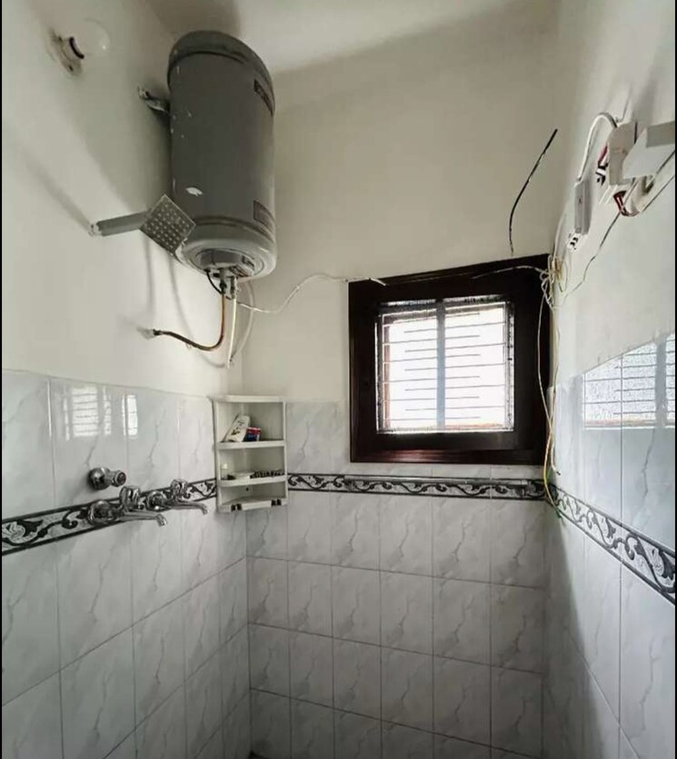 Bathroom, sector 45 2 Bedroom 1000 Sq.Ft. Builder Floor In Sector 45 Chandigarh 8669897