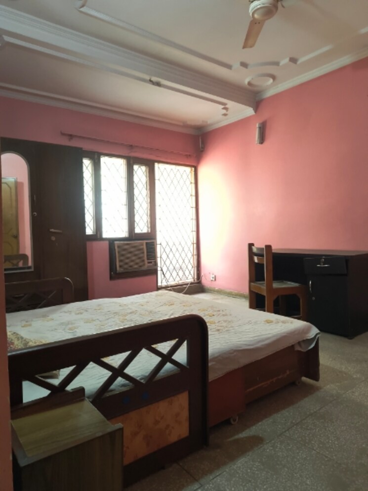 Bedroom, sarita vihar 3 Bedroom 1600 Sq.Ft. Apartment In Sarita Vihar Delhi 8669991